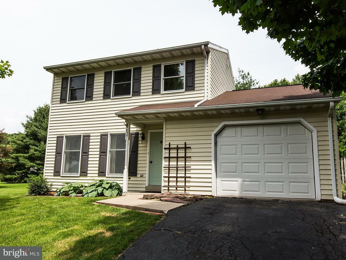 Property Photo:  637 Regent Drive  PA 17601 