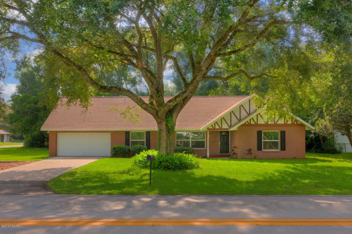 Property Photo:  1207 N Amelia Avenue  FL 32724 