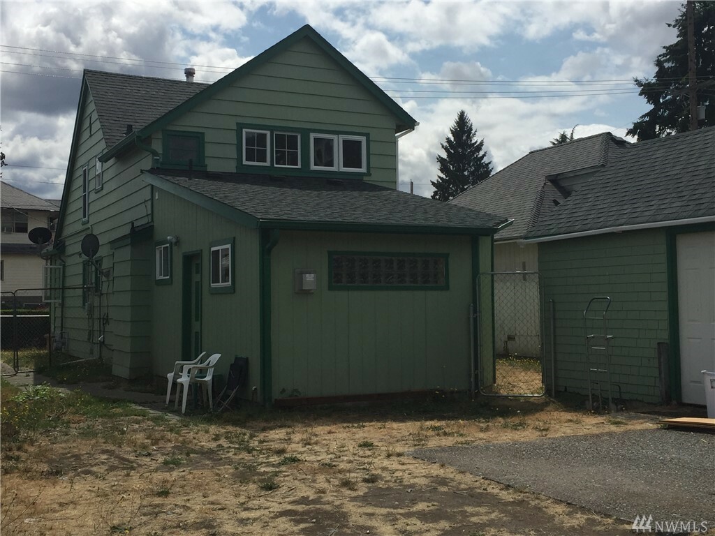 Property Photo: 1016 9th St WA 98337