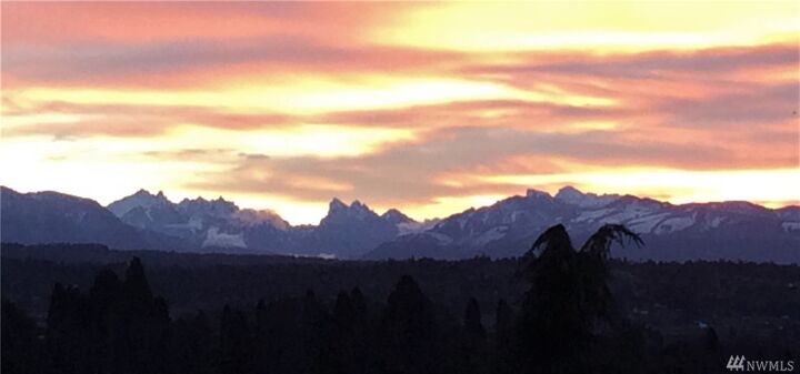 Property Photo: 1011 Temple Dr WA 98201