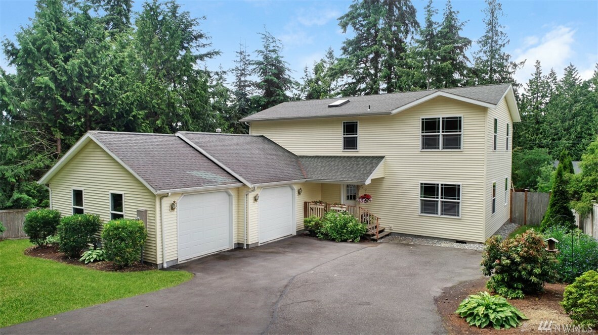 Property Photo:  18424 88th Ave W  WA 98026 