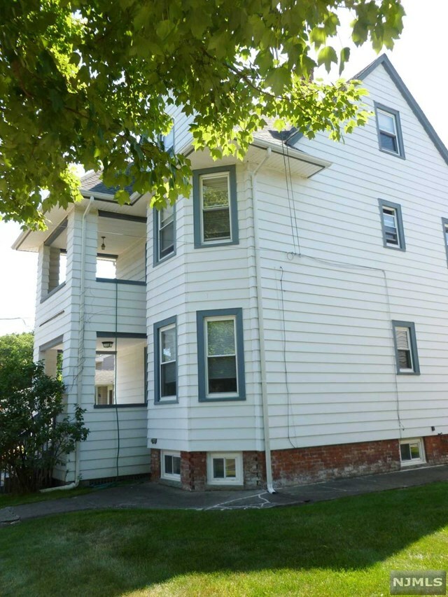 Property Photo:  94 Hawthorne Avenue 2  NJ 07506 