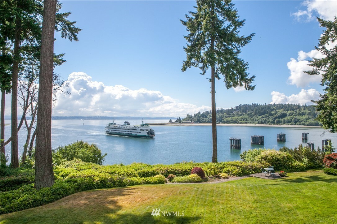 Property Photo:  965 Winslow Way E 203  WA 98110 