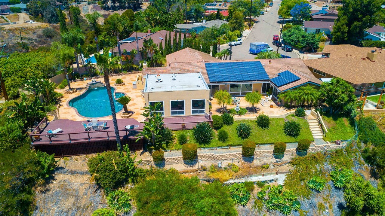 Property Photo: 1550 Chiswick Ct CA 92020