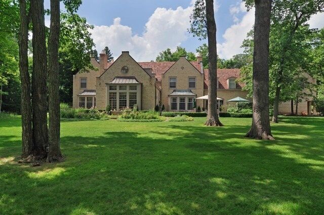 Property Photo: 581 Crabtree Lane IL 60045