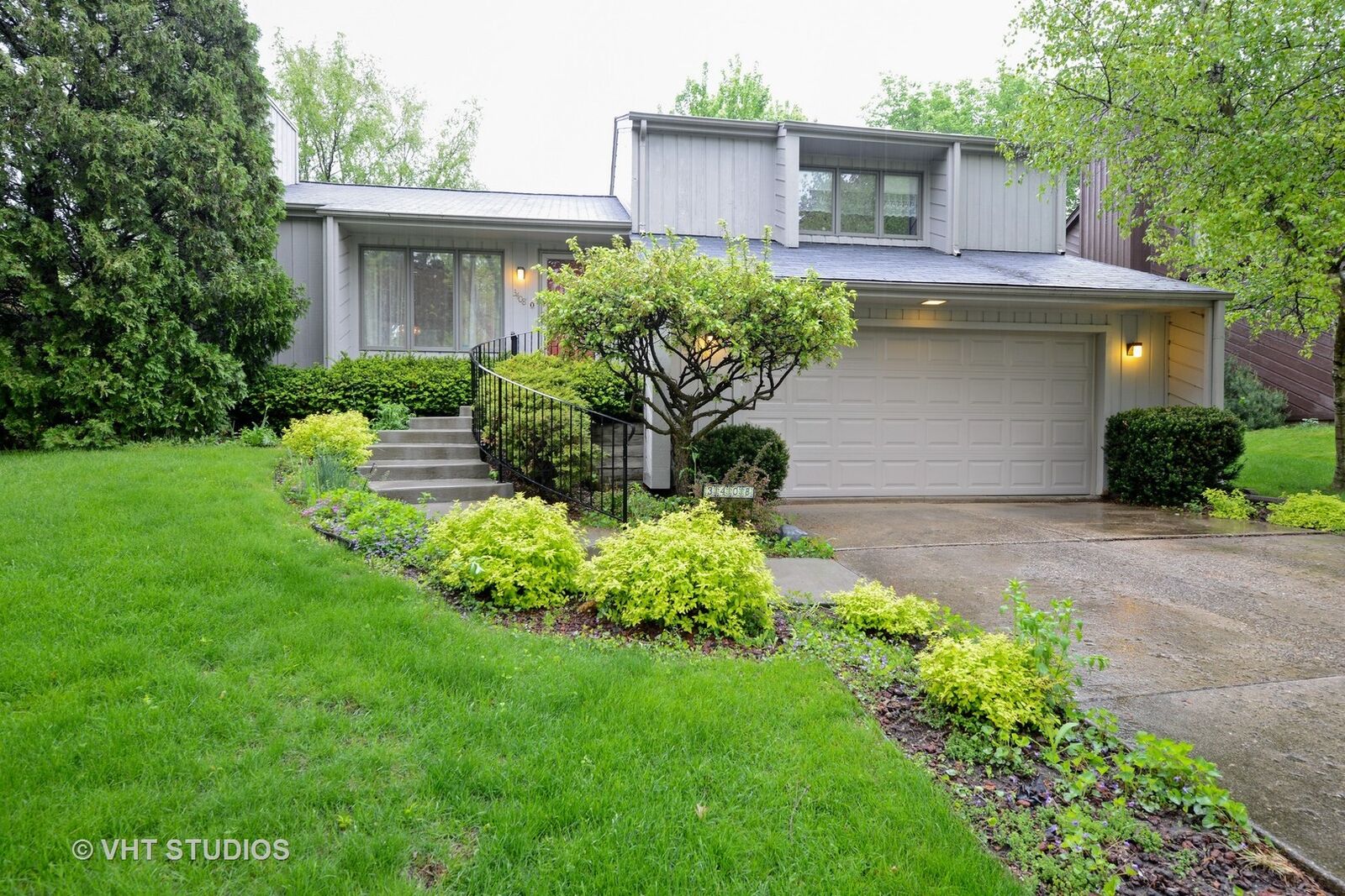 Property Photo:  