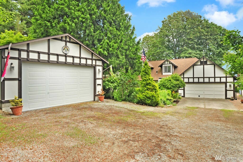 Property Photo: 675 Hawthorne Lane WA 98282