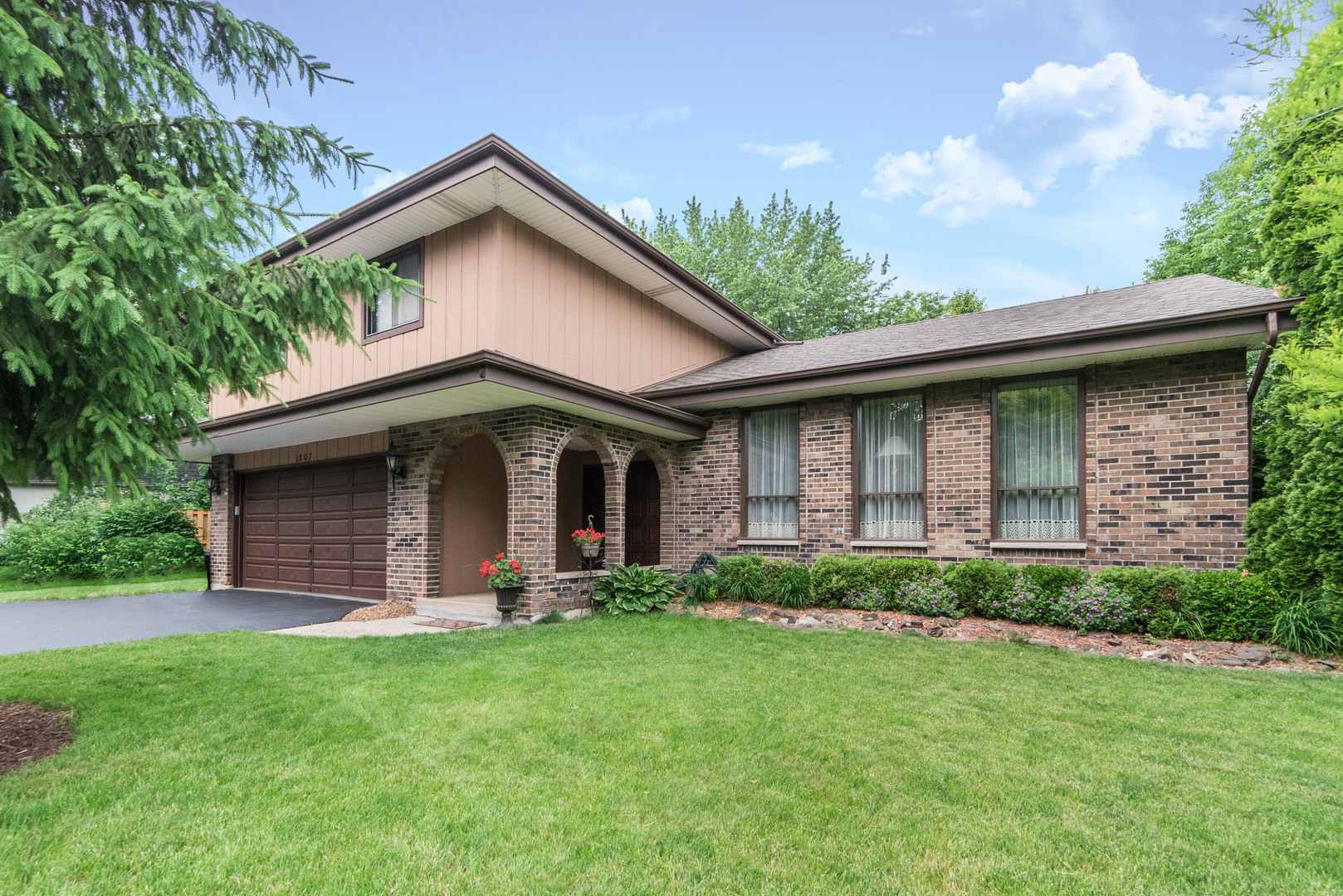 Property Photo:  1807 Cliffside Court  IL 60565 