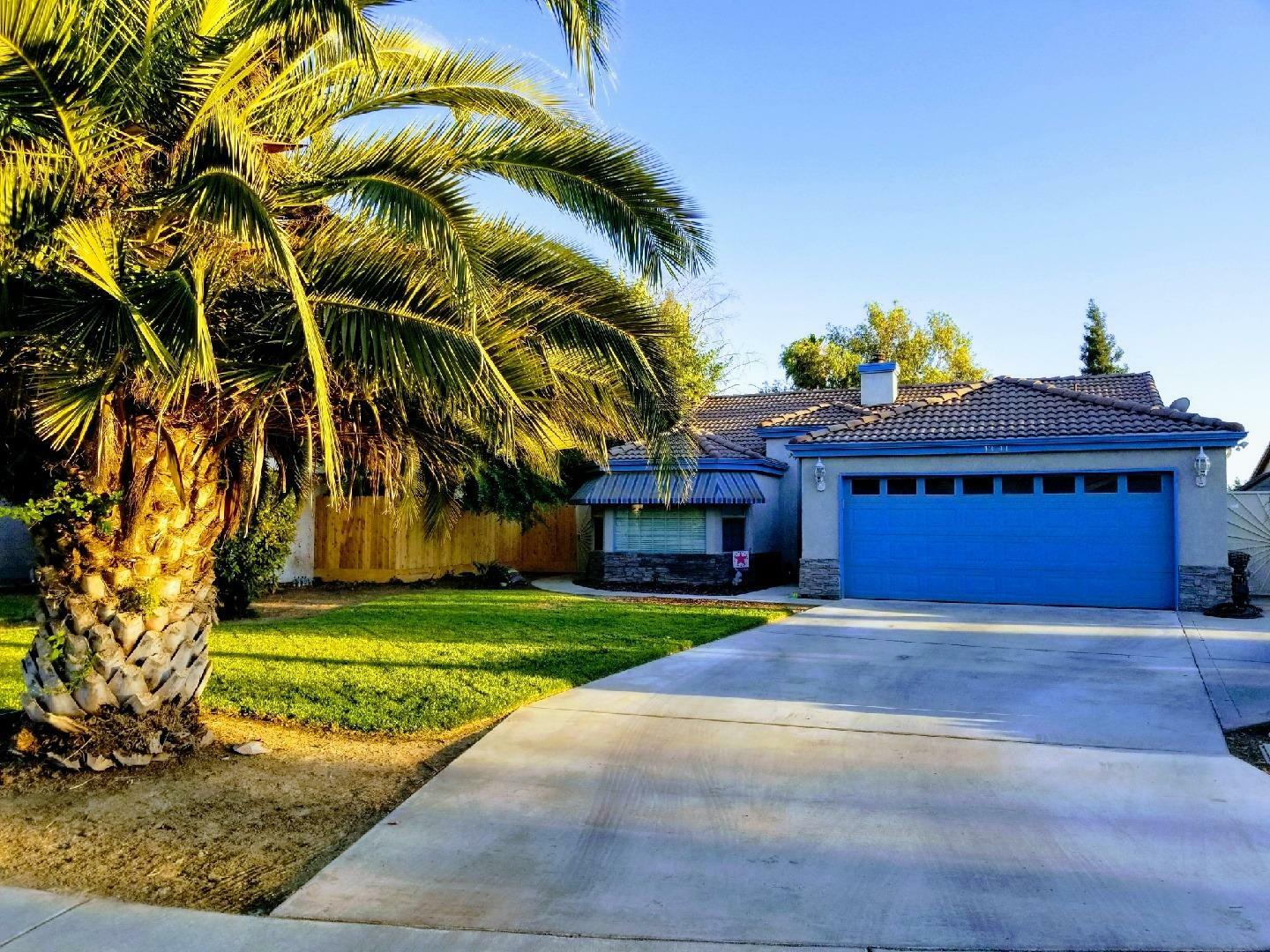 Property Photo:  1341 E Parkview Court  CA 93292 