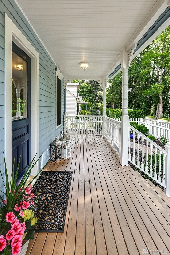 Property Photo: 8425 309th Place SE WA 98027