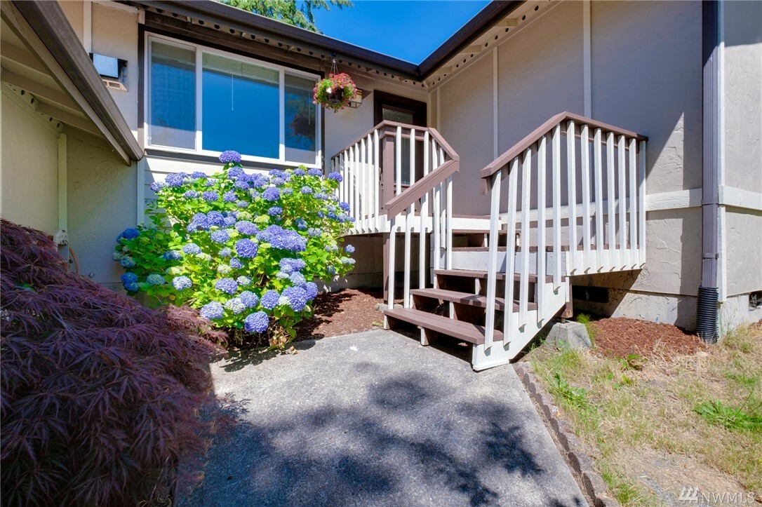 Property Photo:  3004 Parkington Place SE  WA 98366 