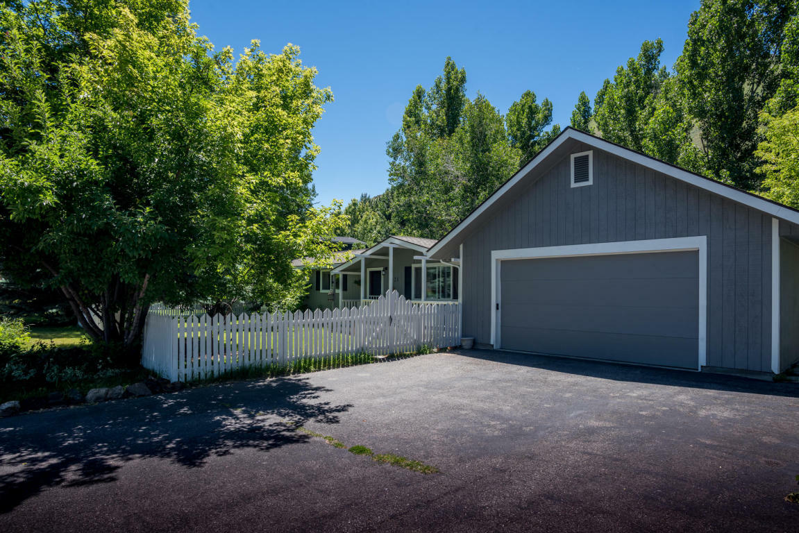 Property Photo:  1021 Silver Star Dr  ID 83333 