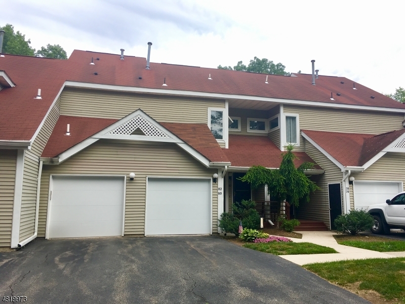 Property Photo:  82 Red Oak Ter  NJ 07438 