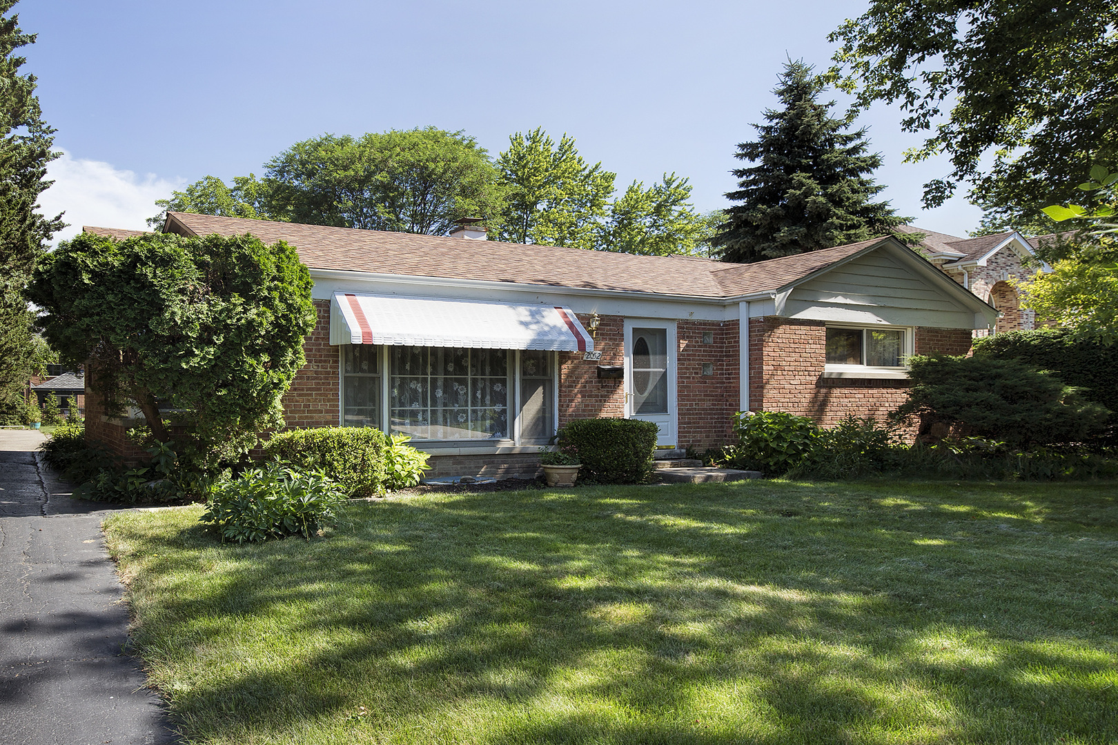 2052 Farnsworth Lane  Northbrook IL 60062 photo