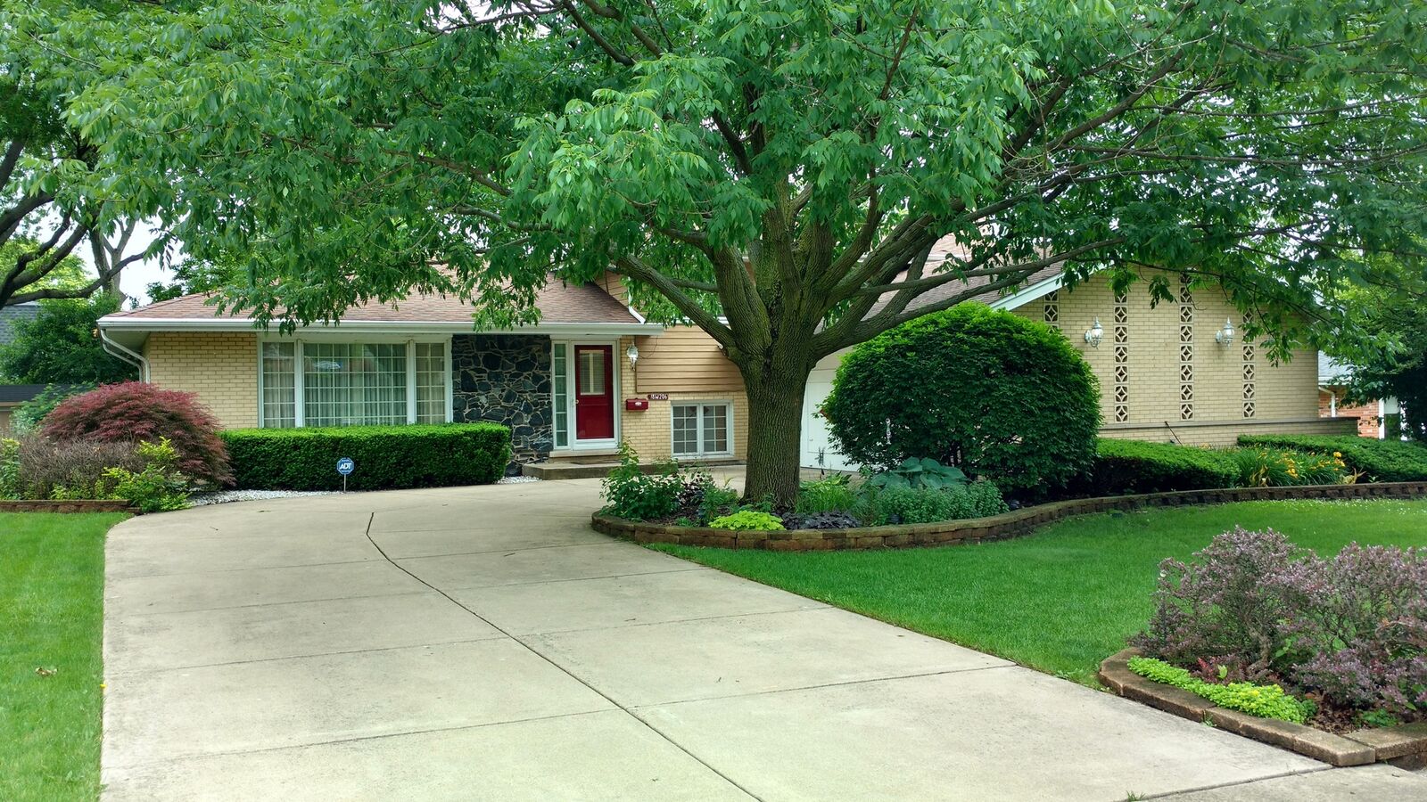 Property Photo: 18W206 71st Street IL 60561