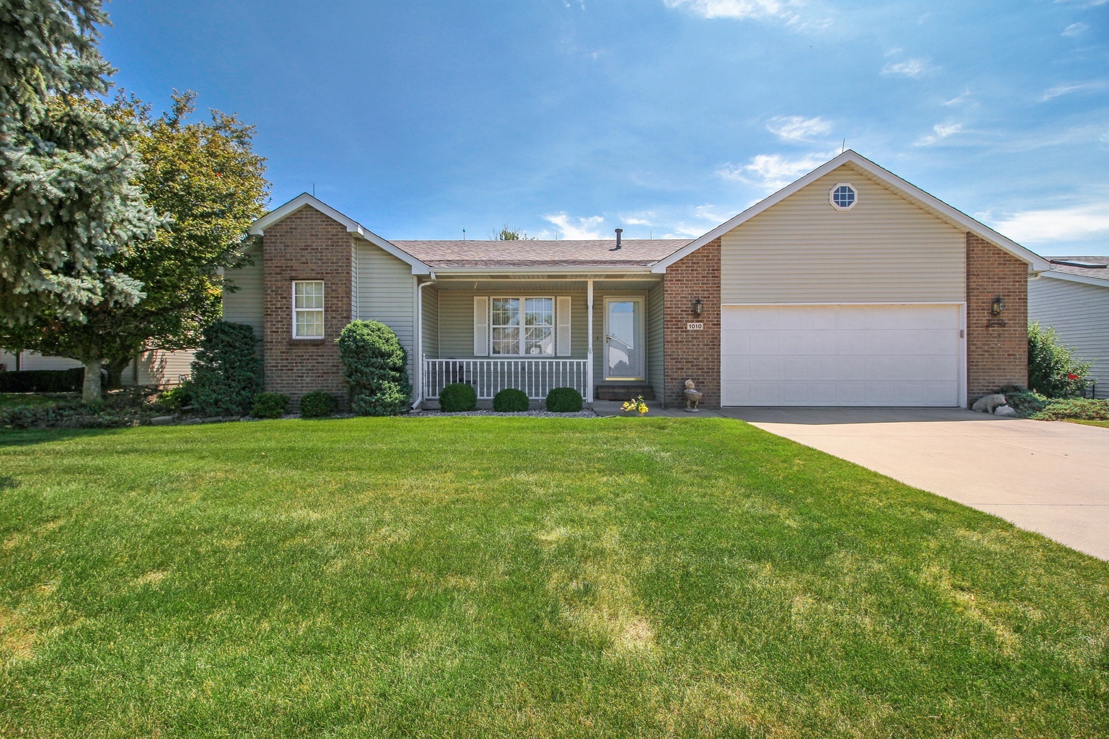 Property Photo:  1010 Prince Valiant Lane  IL 60914 