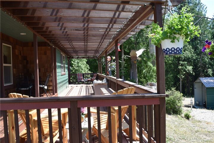 Property Photo:  81 E Robbins Rd  WA 98546 