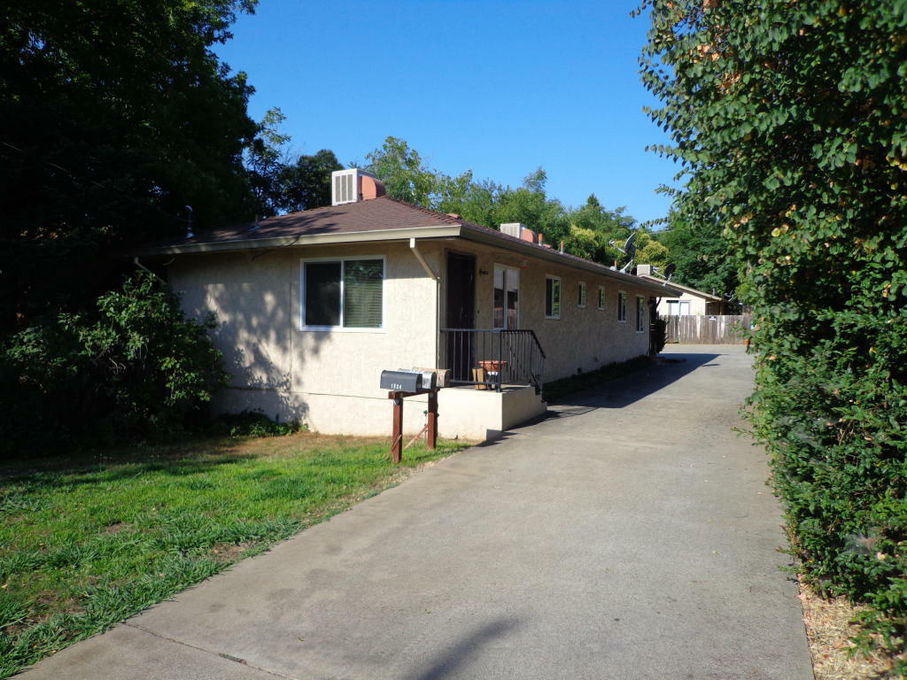 Property Photo:  1524-1526 Chestnut  CA 96001 