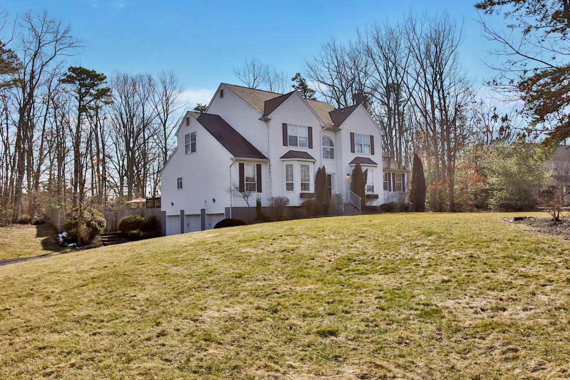 Property Photo:  1 Arrowhead Circle  NJ 08527 