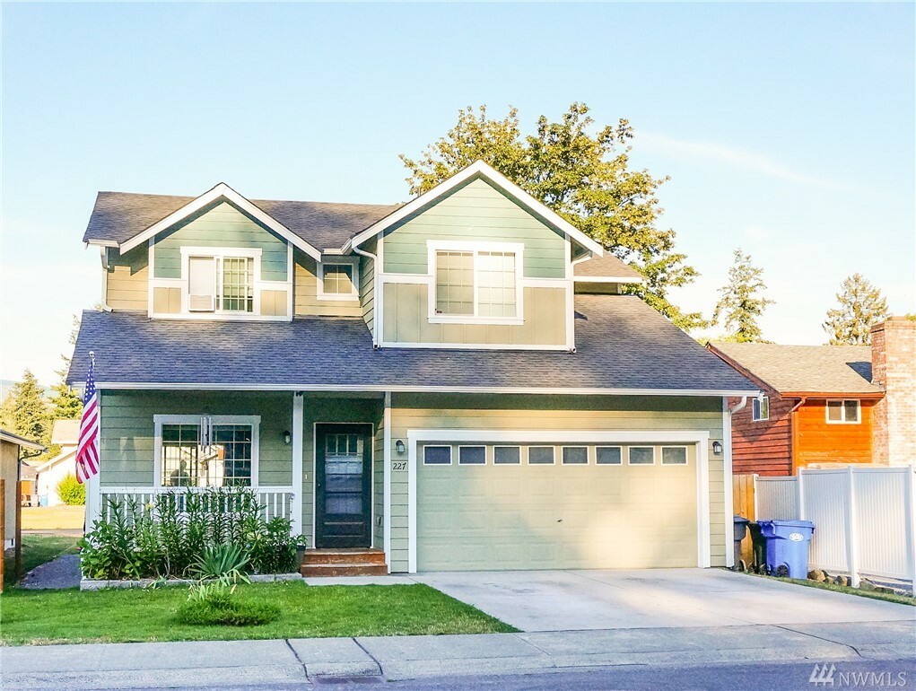 Property Photo: 227 Mashell Ave S WA 98328