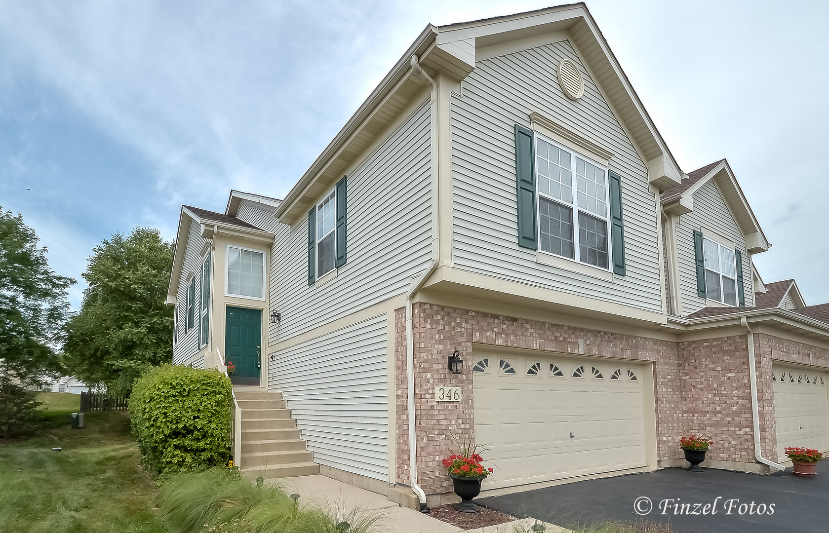 Property Photo:  346 Lake Gillilan Way  IL 60102 