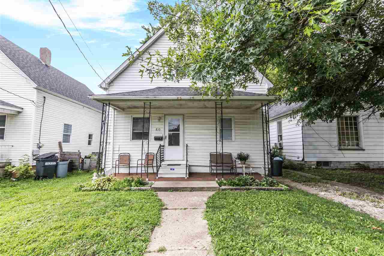 Property Photo:  810 E Elm  IL 61520 