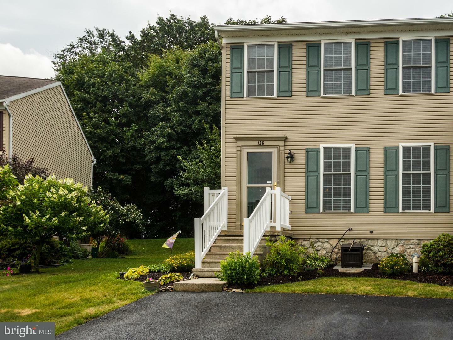 Property Photo: 126 Acorn Lane PA 17554