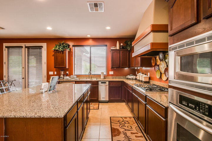 Property Photo: 2337 W Horsetail Trail AZ 85085