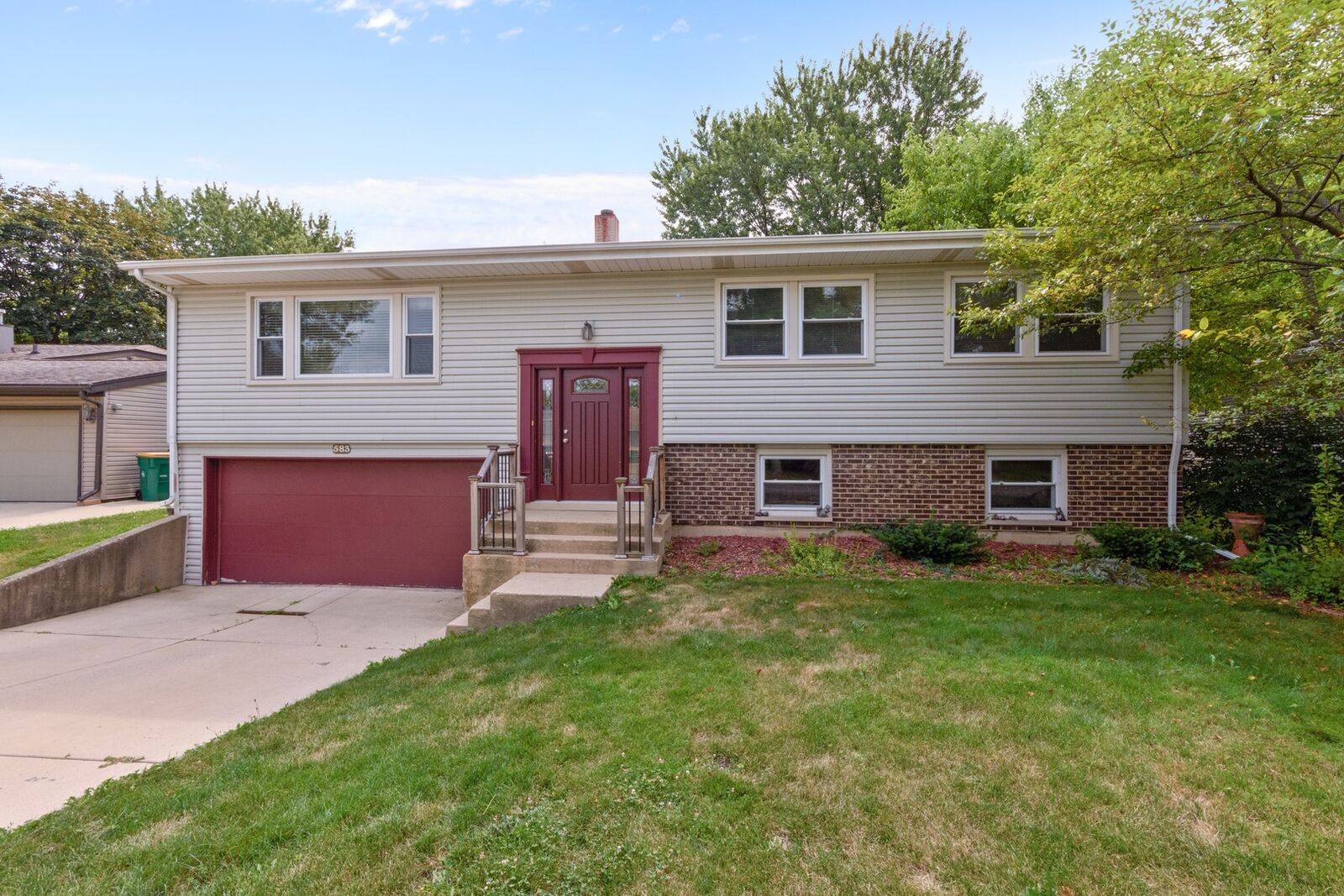 Property Photo:  583 Beechwood Road  IL 60089 