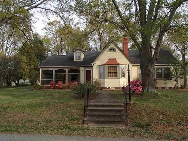 Property Photo: 661 Blue Ridge Street SC 29302
