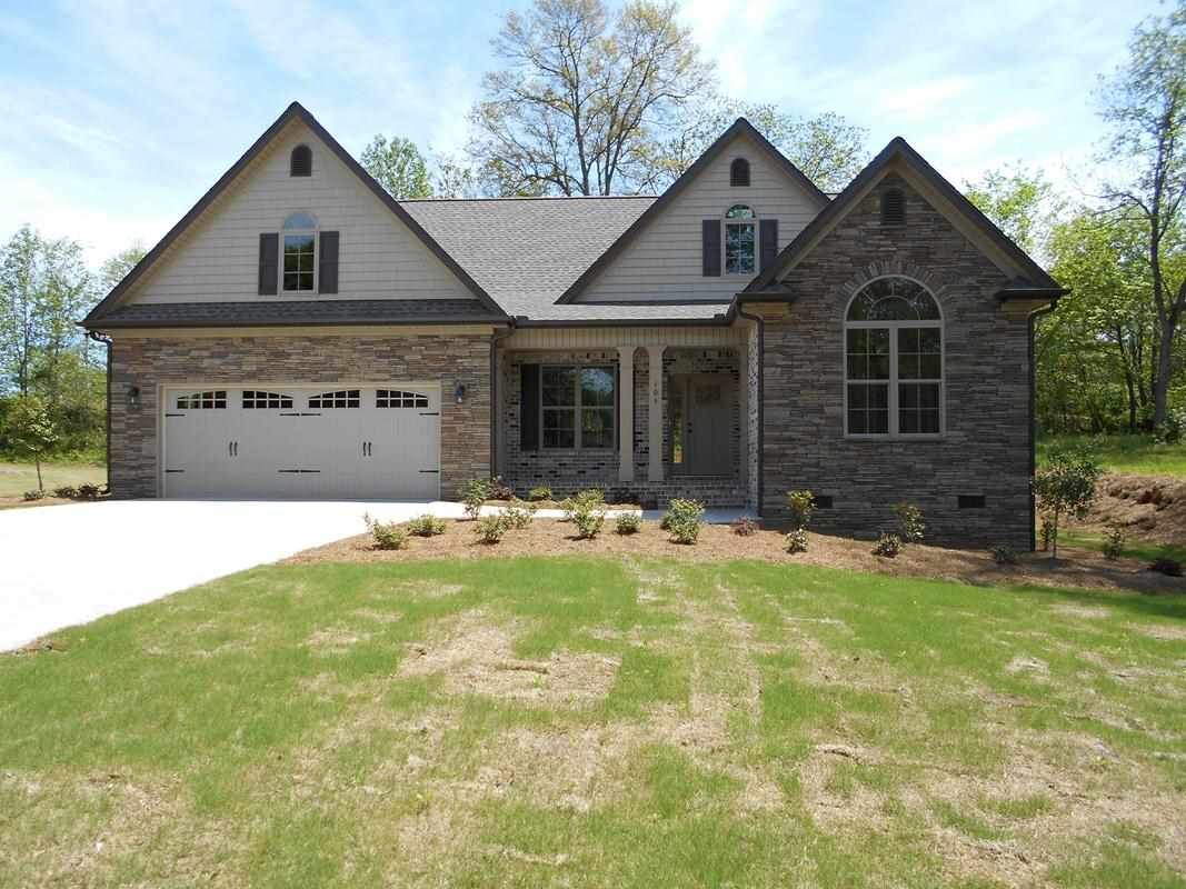 Property Photo: 105 S Bennington Drive SC 29307