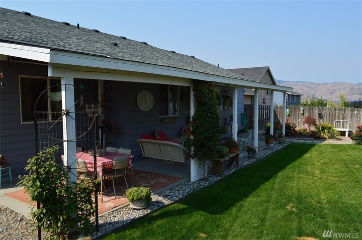 Property Photo:  1925 Bluegrass Ave  WA 98802 