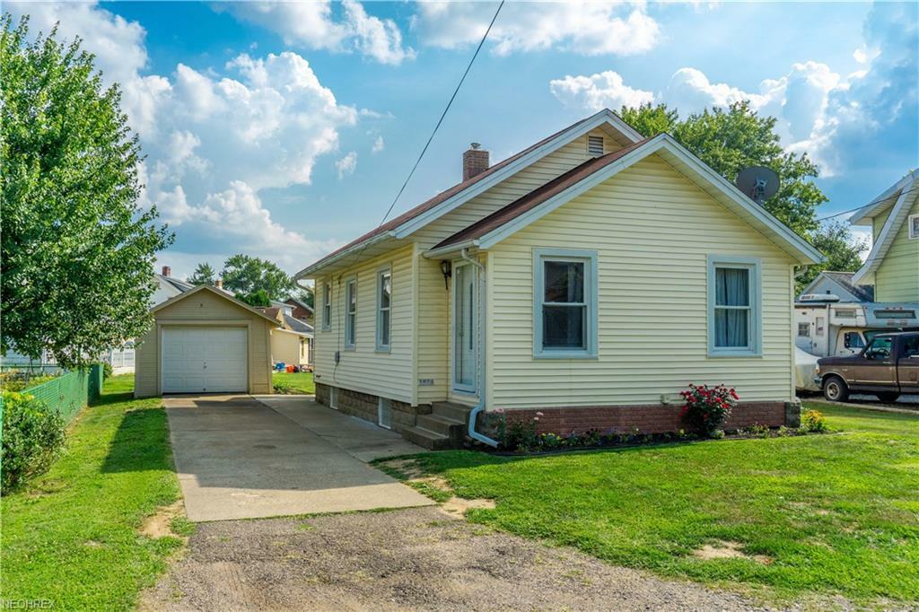 Property Photo:  1976 Ash Street SE  OH 44626 