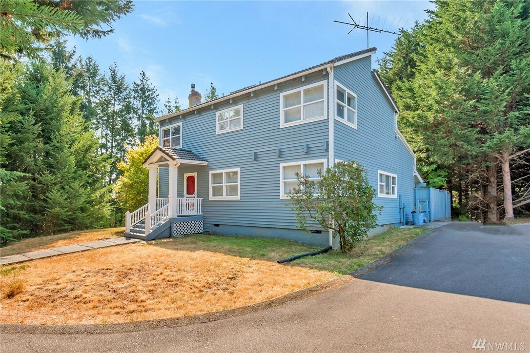 Property Photo:  264 3rd Ave  WA 98333 