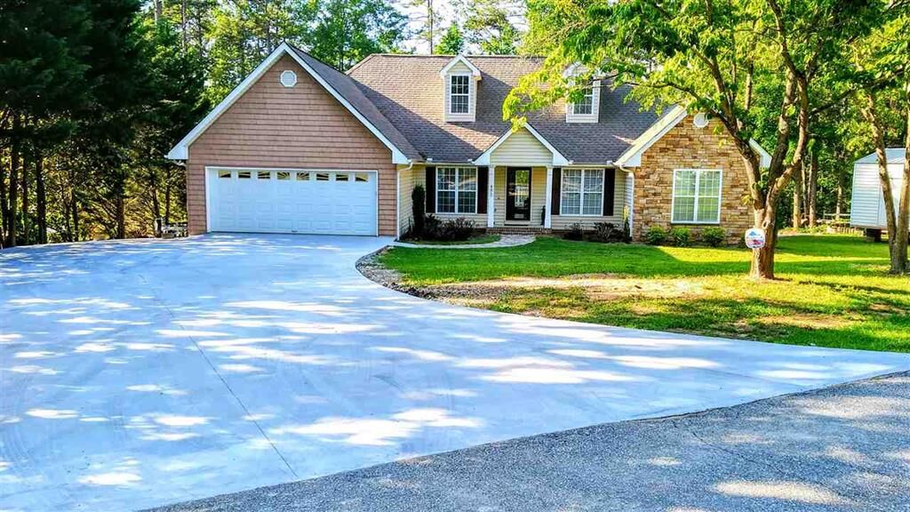 Property Photo:  431 Smith Point Road  SC 29689-4442 