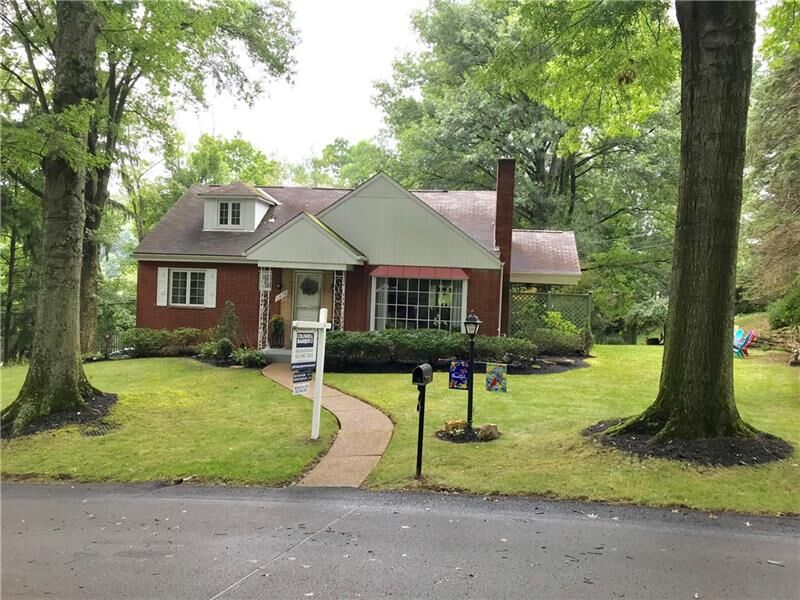 Property Photo:  1918 Hampstead Dr  PA 15235