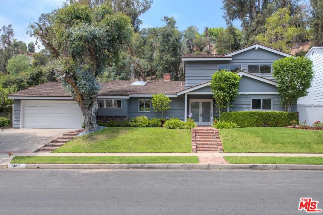 Property Photo: 1359 Jonesboro Dr CA 90049