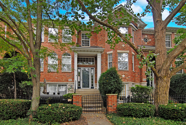 Property Photo: 952 Shandrew Drive 952 IL 60540