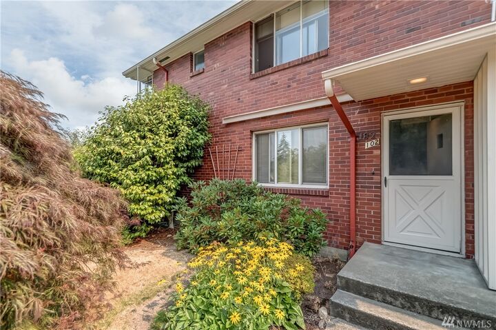 901 N Forest 102  Bellingham WA 98225 photo