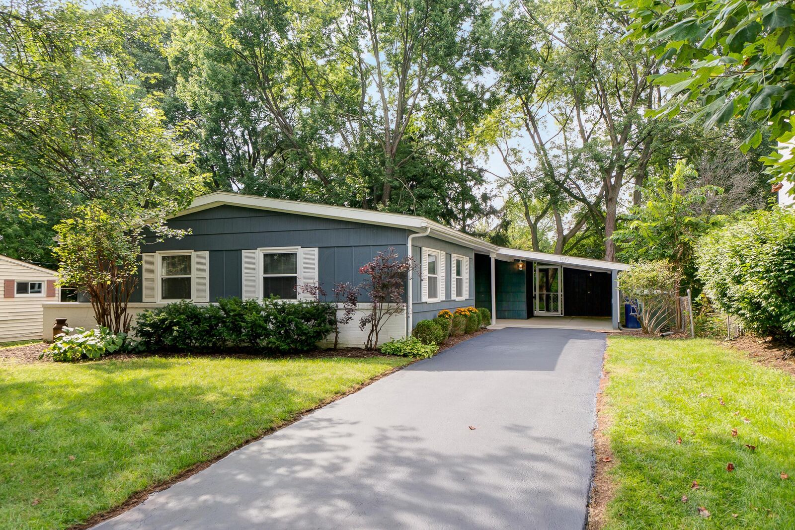 Property Photo: 1077 Caniff Road OH 43221