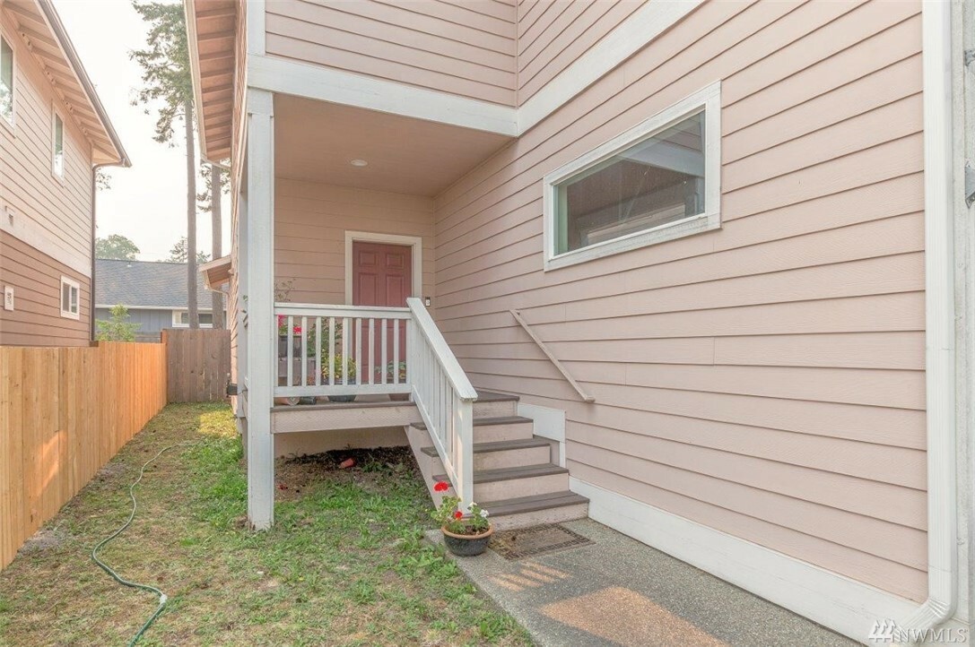 Property Photo:  623 Thomas St  WA 98368 