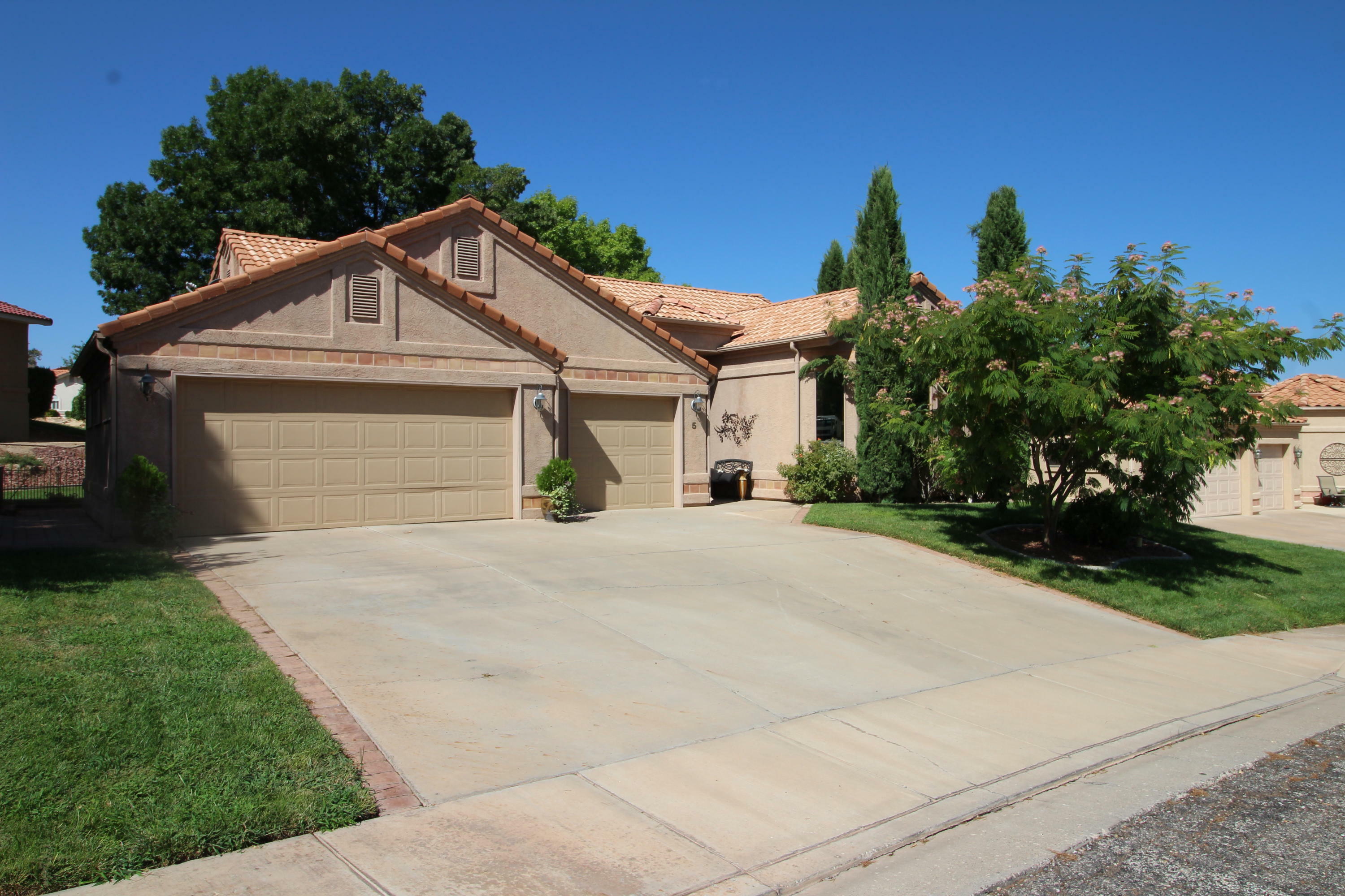 Property Photo:  2105 S Balboa Way 5  UT 84770 