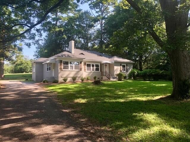 Property Photo: 855 Commerce Road 30549