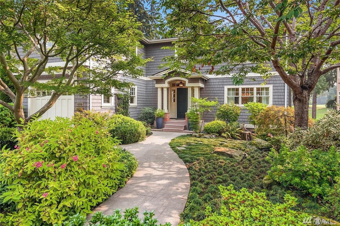 Property Photo: 2018 Broadmoor Dr E WA 98112