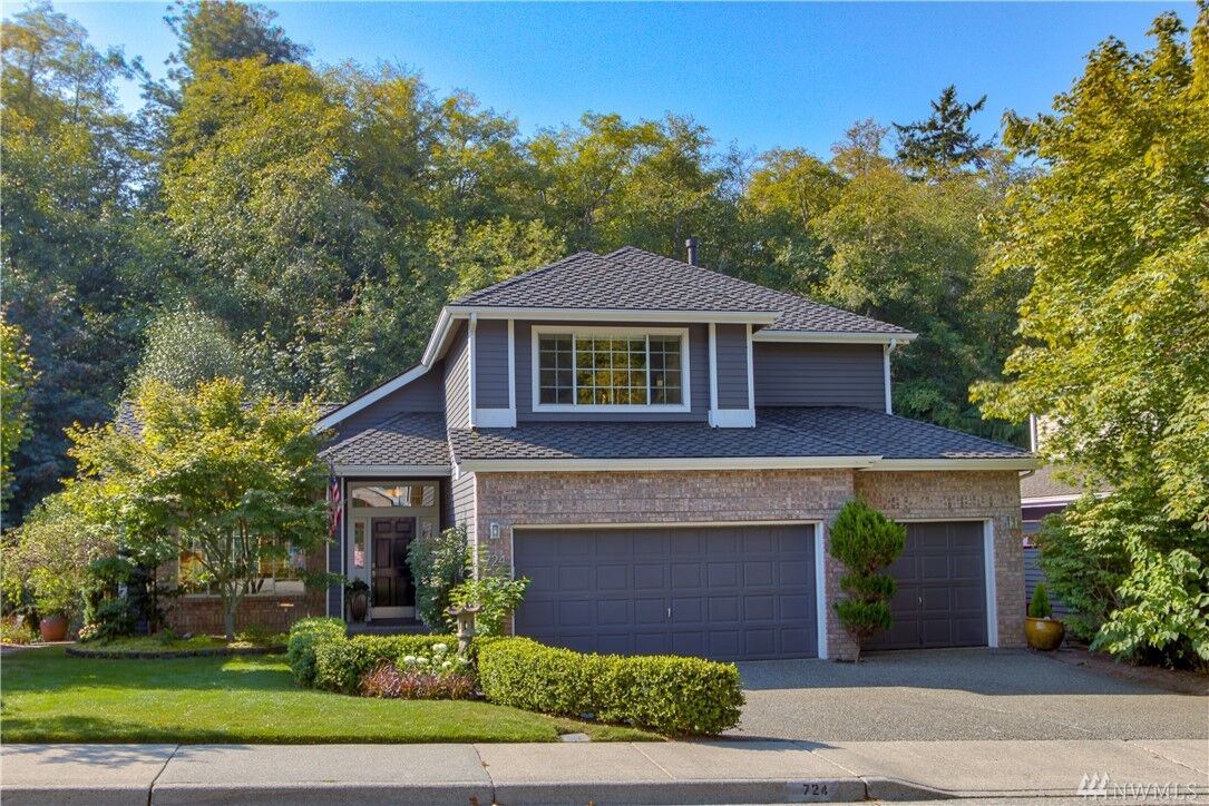 Property Photo:  724 41st Place  WA 98201 