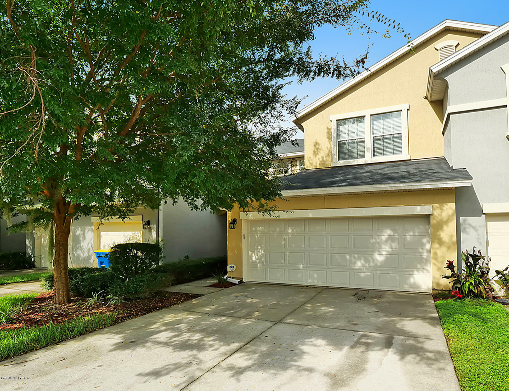 Property Photo: 12258 Black Walnut Court FL 32226