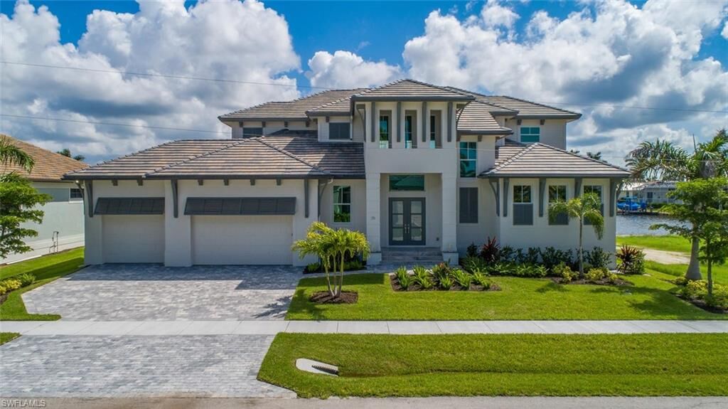 Property Photo: 35 Anchor Ct FL 34145