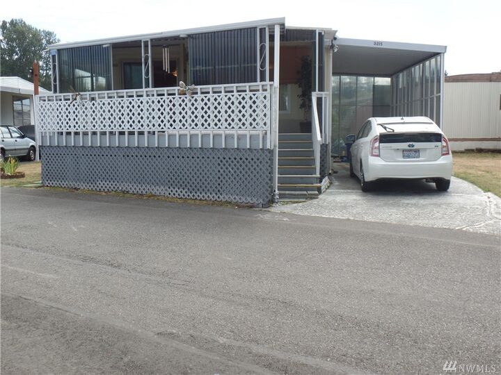 3215 S 183rd St  Seatac WA 98188 photo