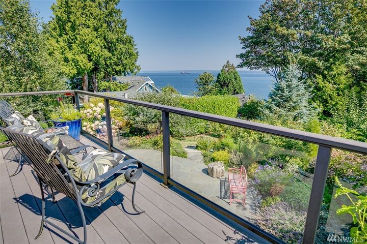 10450 Yaquina Ave NE  Bainbridge Island WA 98110 photo