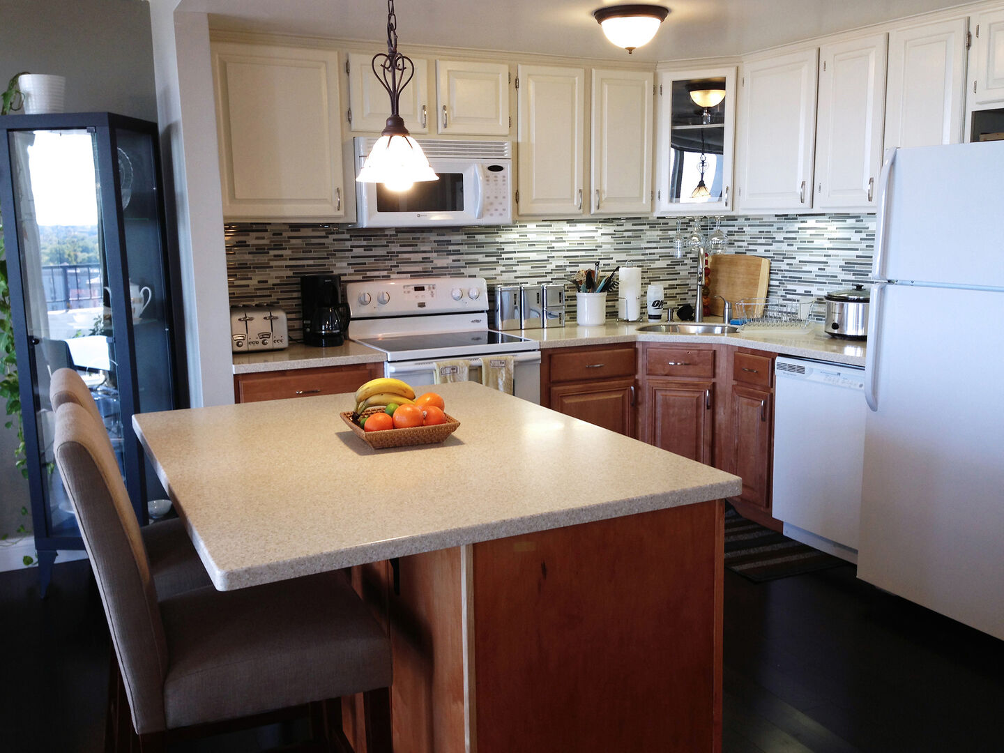 Property Photo:  2005 Finley Road 1202  IL 60148 